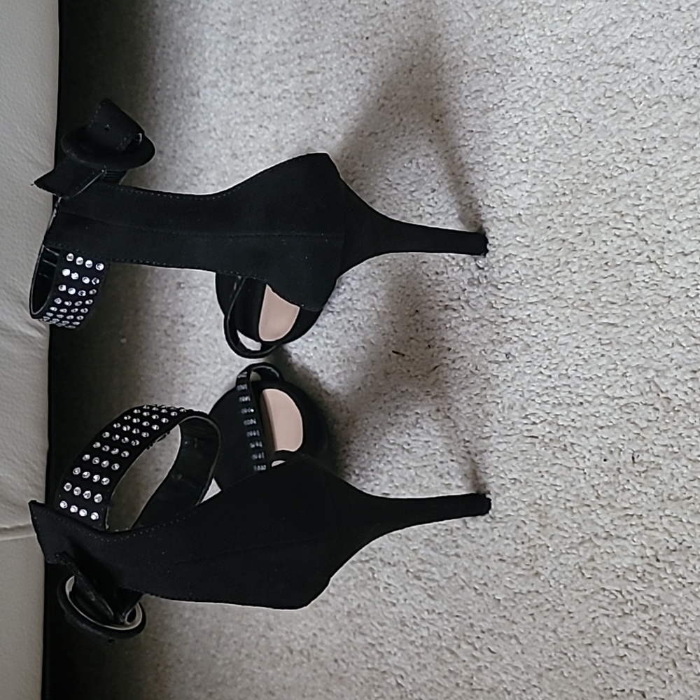 Shoes - Picture 3 of 4